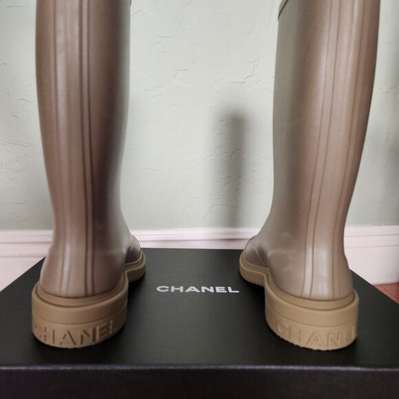 Authentic CHANEL Rain Boots EU 39 Dark Beige CC Logo - Pre-loved - Picture 5 of 8